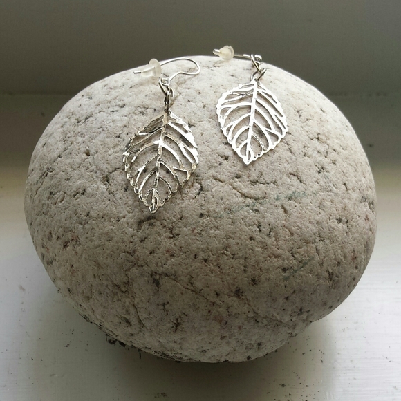Silvertone Filigree Leaf Dangle Earrings - Picture 2 of 4